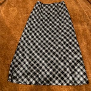 Petite Sophisticate Long skirt black/white size 2, very sweet.